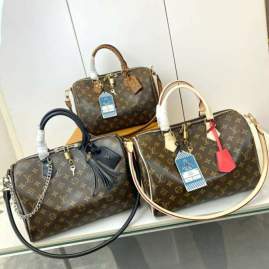 Picture of Louis Vuitton Mens Bags _SKUfw176839428fw
